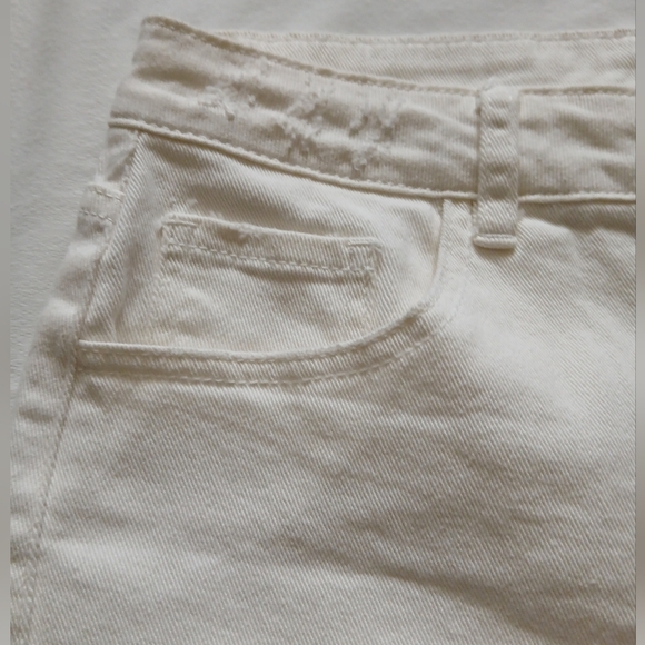Women's Cream Button-Up Shorts‎ - Picture 9 of 12